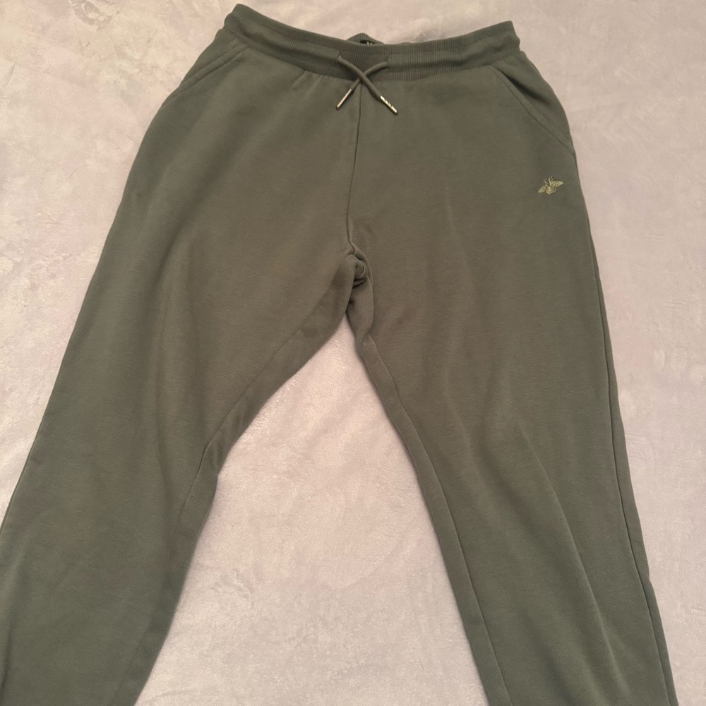 Olive Green Cropped Joggers Women’s Small‎ 26x28 Bee Embroidery Fleece Pants